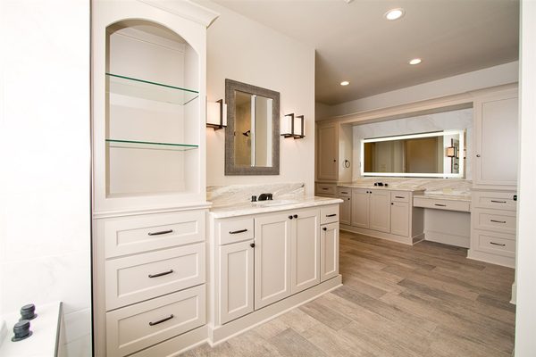 Custom bathroom cabinetry by Custom Wordworks in Longview, TX