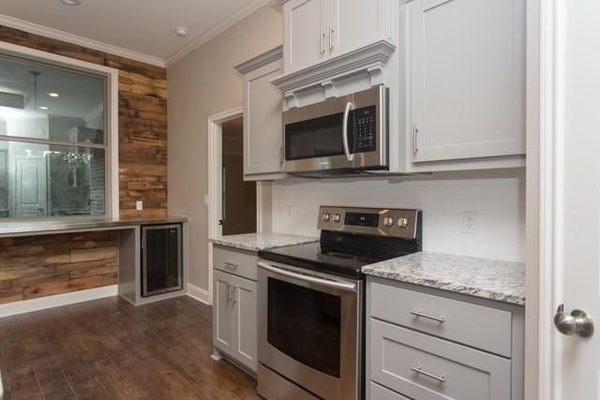 Custom kitchen cabinetry by Custom Wordworks in Longview, TX