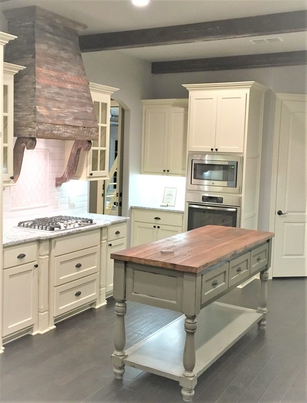 Custom kitchen cabinetry by Custom Wordworks in Longview, TX