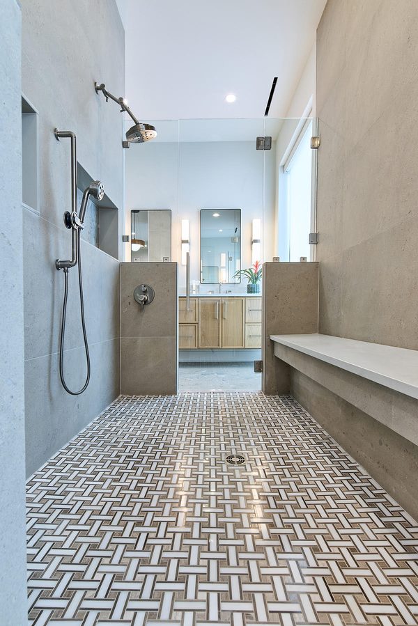 Custom laundry and mudroom cabinetry by Custom Wordworks in Longview, TX